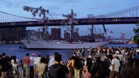 Nave scuola della Marina messicana contro il ponte di Brooklyn: 2 morti e 17 feriti, alcuni in condizioni critiche