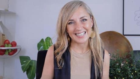 Sara Escola, experta en Feng Shui: “En el recibidor nunca pongas un espejo delante de la puerta de entrada, hace que todo lo que entra, salga; he visto personas que ganan mucho dinero pero lo gastan todo inesperadamente”
