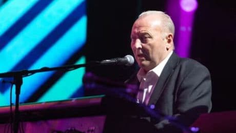 'Seriously ill' Deacon Blue star rushed to hospital as he quits band's tour
