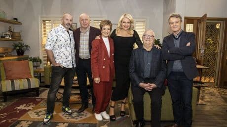 Neighbours fans' emotional tributes for 'iconic' soap star who is leaving for final time