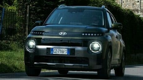 Hyundai Inster Cross, la compatta elettrica per la città e l'offroad. Ha motore da 115 cv e batteria da 49 kWh