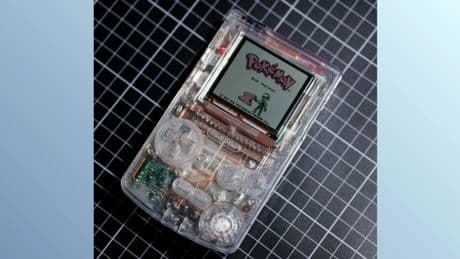 Esta Game Boy Color transparente enamorará a los fans de la mítica consola de Nintendo