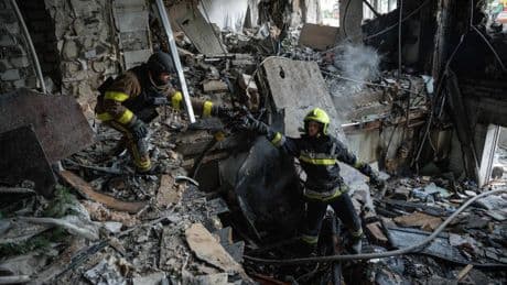 Ancora una notte di terrore in Ucraina: 270 droni e 10 missili su diverse città