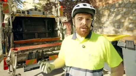 La reflexión de Ibai Llanos tras pasar un día trabajando como basurero: &quot;Me he sentido juzgado&quot;