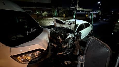 Servis minibüsüyle otomobil çarpıştı: 10 yaralı