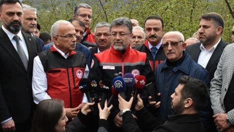 Bakan Yumaklı'dan zirai dondan zarar gören çiftçilere destek açıklaması