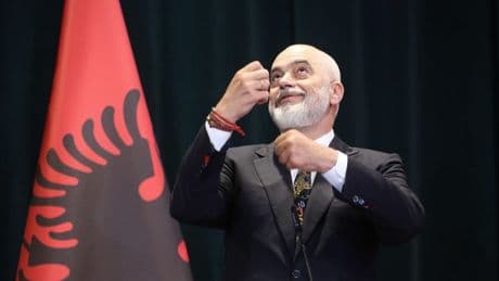 Allargamento, guerra in Ucraina e rapporto con il Regno Unito: i leader Ue si incontrano a Tirana
