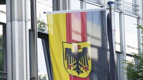 AfD: Dobrindt schließt pauschale Folgen für Beamte mit AfD-Parteibuch aus