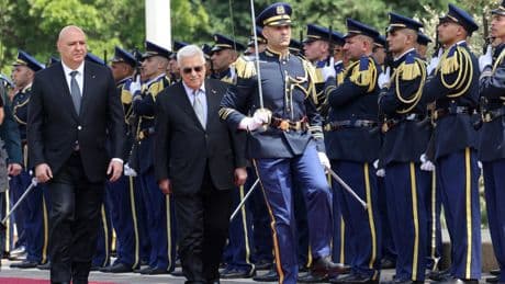 Joseph Aoun et Mahmoud Abbas conviennent de désarmer les Palestiniens du Liban
