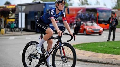 Demi Vollering grijpt macht in Vuelta Femenina en soleert naar zege en rode trui