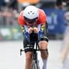 Nederlands kampioen Daan Hoole verrast met indrukwekkende tijdritzege in Giro d’Italia