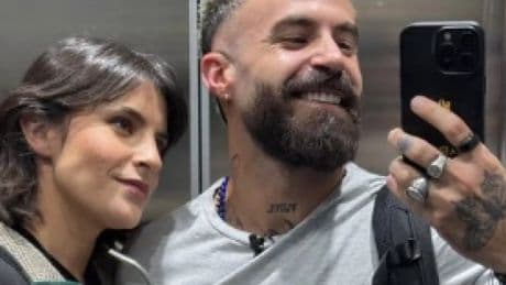 Marc Crosas y Lola del Carril revolucionan las redes con sus comentarios en directo: &quot;No le importa el partido, solo ligar con ella&quot;