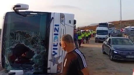 Kuzey Marmara Otoyolu'nda yolcu otobüsü devrildi: 3 ölü, 20 yaralı