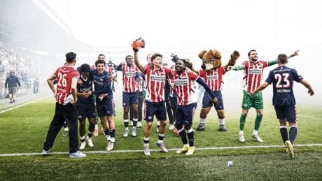 Net op tijd overwint superieur PSV  de gemakzucht en wordt kampioen