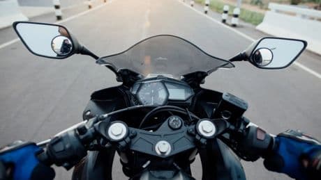 El truco de los japoneses para no pasar calor en un viaje en moto