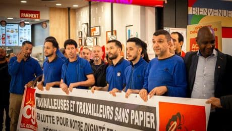 Rackettés puis licenciés, 7 salariés sans-papiers de Carrefour obtiennent gain de cause après la mobilisation de la CGT