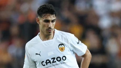 El Valencia prepara el partido del Alavés sin Almeida por precaución