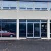 Bayerisches Autohaus ist seit 30 Jahren zu: Seitdem vergammeln dort Neuwagen