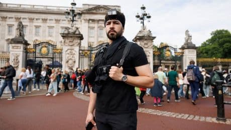 We went out with London’s ‘pickpocket hunter’ to watch him sniff out thieves
