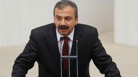 Siyasilerden Sırrı Süreyya Önder için geçmiş olsun mesajı!