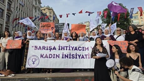 Barışa İhtiyacım Var Kadın İnisiyatifinden eylem: "Kayyımlar geri çekilsin, siyaset suç olmaktan çıksın, sınır ötesi harekatlar son bulsun"