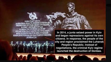 La prima di Gergiev al Bolshoi e quell’immagine sul palco che inneggia alla “liberazione del Donbass”