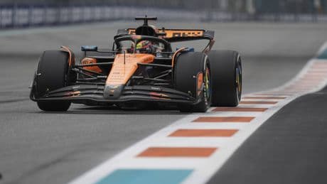 Piastri vuela en Miami y Alonso juega en otra liga