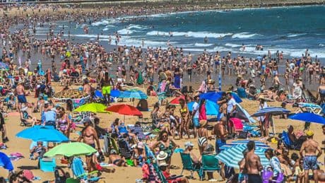 El precio de irse de vacaciones en España se dispara este verano mientras baja el coste de hacer turismo en el extranjero