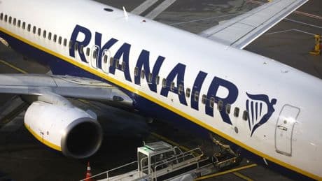 Ryanair, condenada a devolver a una pasajera el recargo por llevar equipaje de mano en cinco vuelos