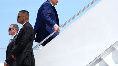 Trump, Pressed on Qatari Jet, Says Only ‘Stupid’ People Reject Gifts