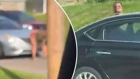 Vrouw doet grote boodschap op motorkap van auto na ruzie