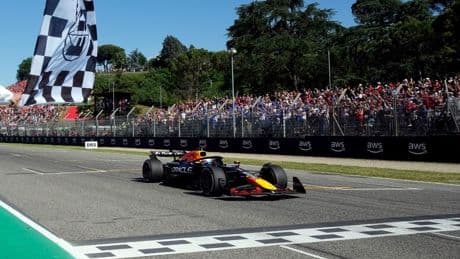 Formula 1'de kazanan Verstappen