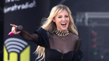 "Augenweide": Schlagerstar Melissa Naschenweng heizt Fans mit Foto ein