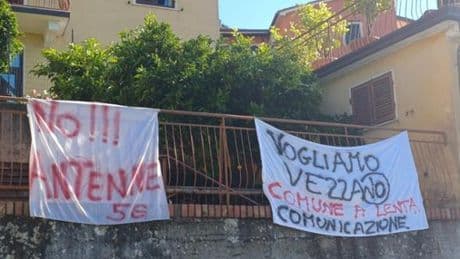 Vezzano, incontro dei Comuni Virtuosi. Scatta la protesta contro le antenne 5G
