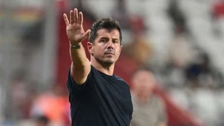 Emre Belözoğlu’na sürpriz doğum günü kutlamaları