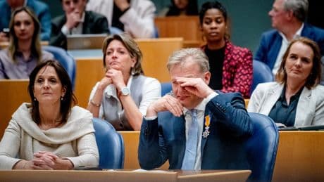 Tijdens zijn afscheid in de Tweede Kamer is niet alleen Pieter Omtzigt zelf in tranen