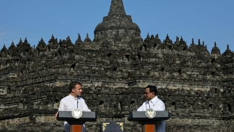 Indonésie: à Borobodur, Emmanuel Macron lance «un nouveau partenariat culturel» avec Jakarta