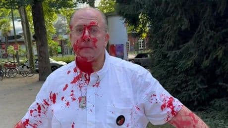 Nahe Protestcamp – Frau attackiert jüdische Aktivisten mit roter Farbe