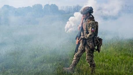 Alexandra, 22 ans, soldate en Ukraine : « A l’armée, il faut montrer ses couilles ! »