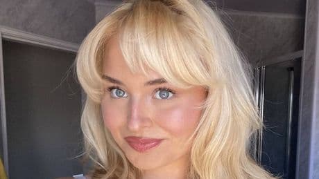 Woman who looks 'exactly like Sabrina Carpenter' is mobbed on night out