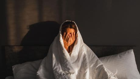 Ruhelos: Wenn das Gehirn nicht abschalten will – wie ADHS Betroffenen den Schlaf raubt