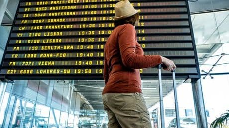 Airline disruption update after hundreds of flights cancelled