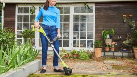 Save £50 on ‘brilliant’ cordless patio cleaner that gets rid of ‘moss and weeds in a jiffy’