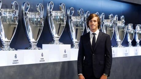 Álvaro Carreras pronuncia sus primeras palabras como jugador del Real Madrid