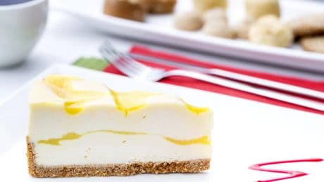 La tarta de limón fácil, rápida y saludable que puedes hacer sin horno y con tres ingredientes