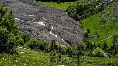 Unglück in Schweizer Alpen: Talbewohner bangen nach Gletscherabbruch wegen Wassermassen