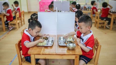 Gerommel met onderzoeksresultaten van Chinese kinderen die verf aten