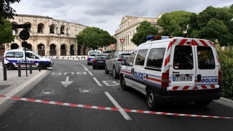 Un enfant de 12 meurt écrasé par un bloc de béton dans le Gard, la famille veut porter plainte contre la mairie