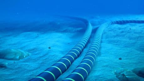 Cables submarinos bajo sospecha: China denuncia espionaje mientras aviva el recelo de Europa y EEUU