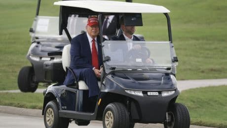 Donald Trump invite les acheteurs de sa cryptomonnaie à dîner
